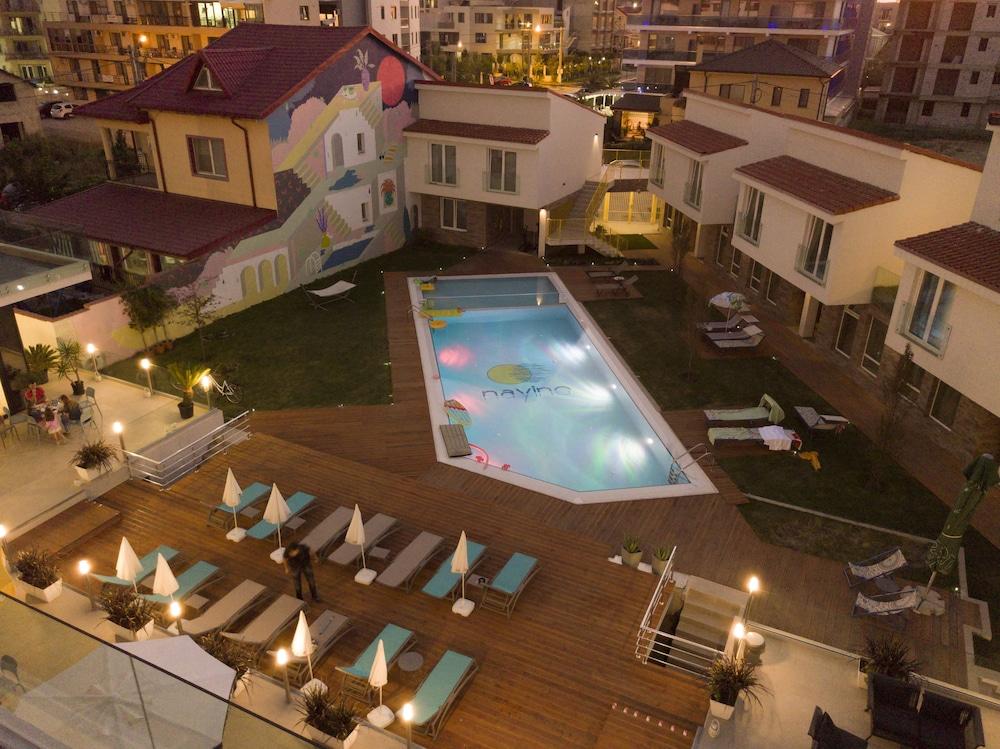 Nayino Hotel