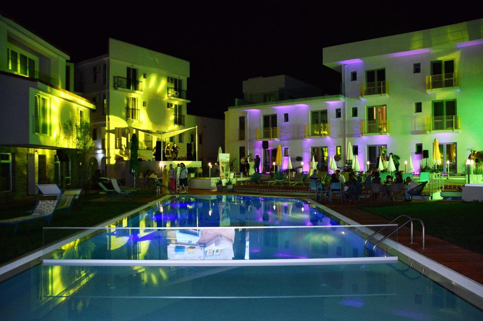 Nayino Hotel 4*