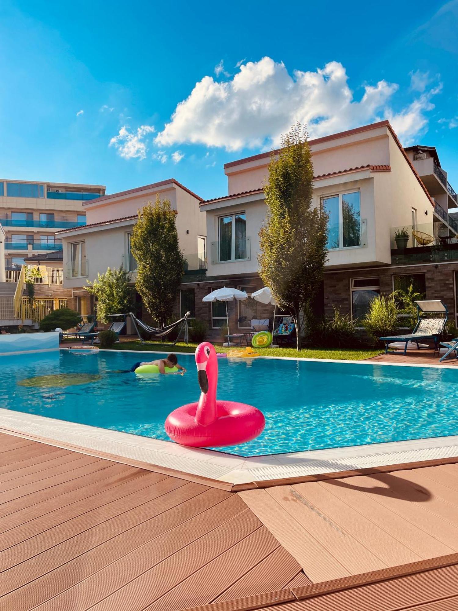 Nayino Hotel